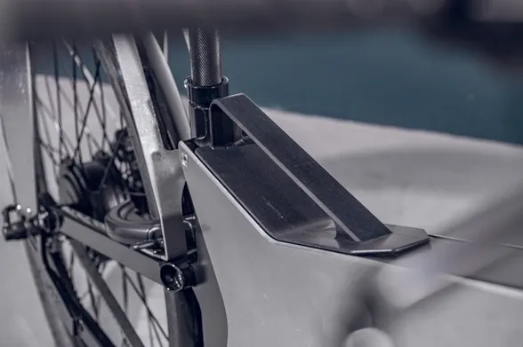ETT Trayser 2.0 detail — 1,056 Wh battery and frame
