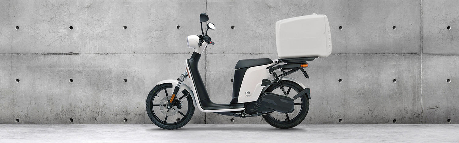 white Askoll espro70 e-moped with topbox for delivery rider rentals